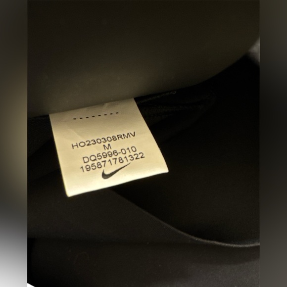 NWOT Nike Universal Dri-Fit 7/8 Leggings- Medium - Picture 7 of 10